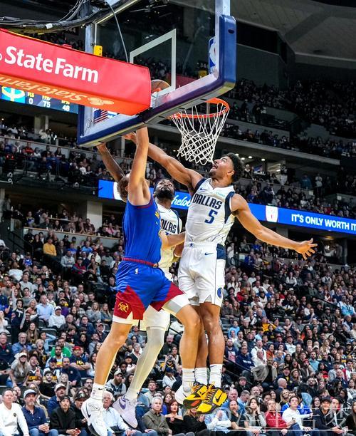 5秒狂飙5分！华盛顿空接暴扣后抢断助攻克莱命中三分